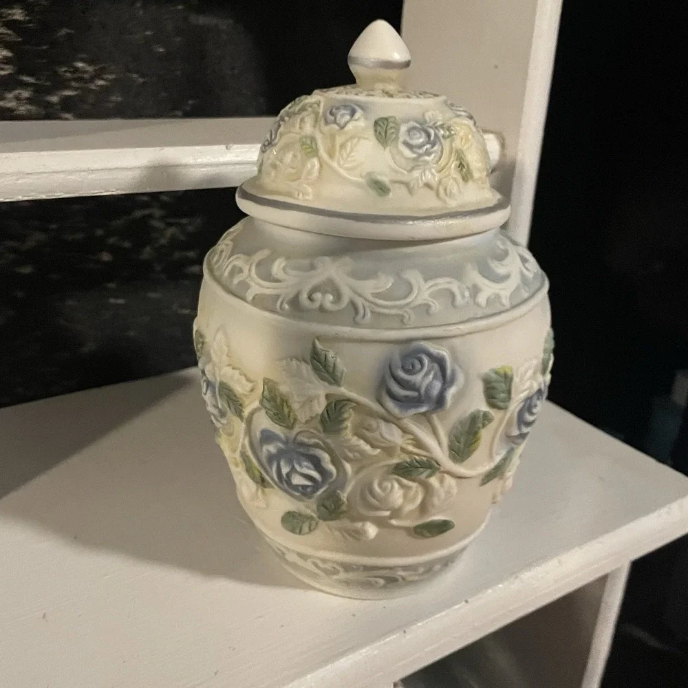 Vintage Metallic Blue Rose Ivory Color Box Jar W/ Lid Beautiful!‎